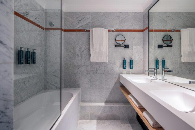 King-Family-Guest-Room-Bathroom-scaled-1.jpg