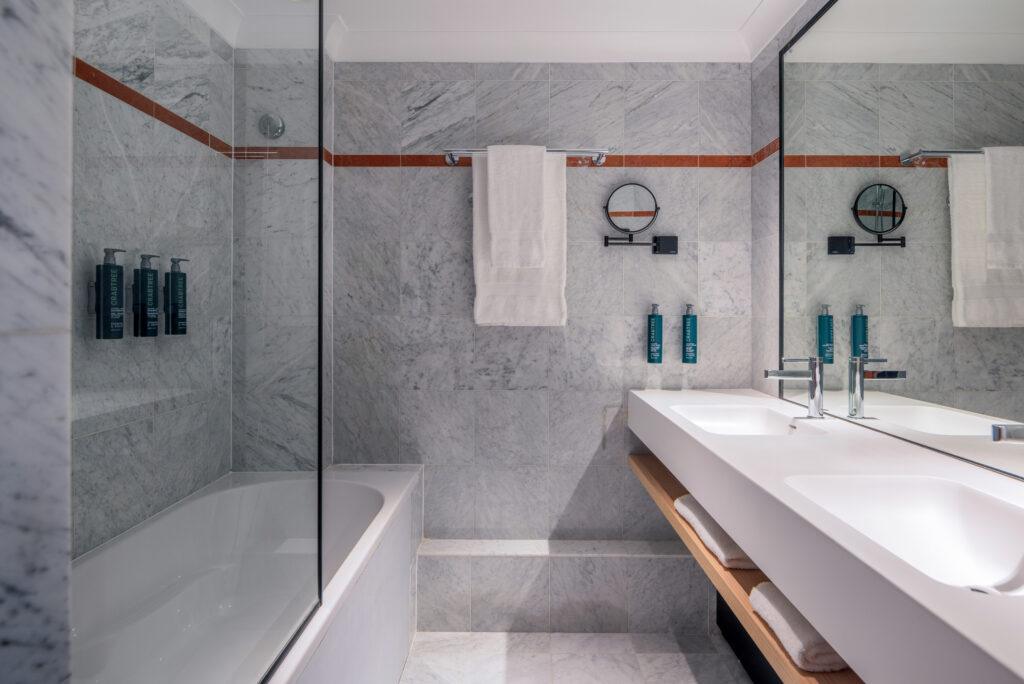King-Family-Guest-Room-Bathroom-scaled-1.jpg