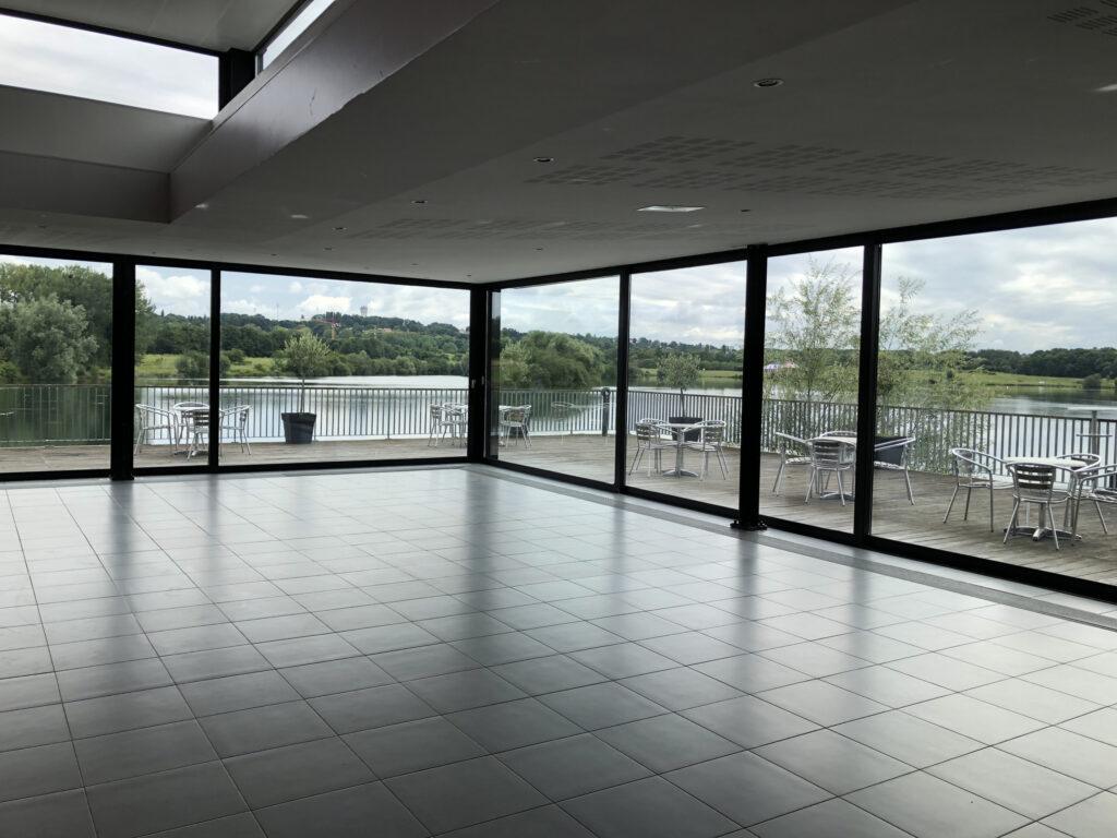 Salle-des-3-ilets-interieur-scaled-1.jpeg