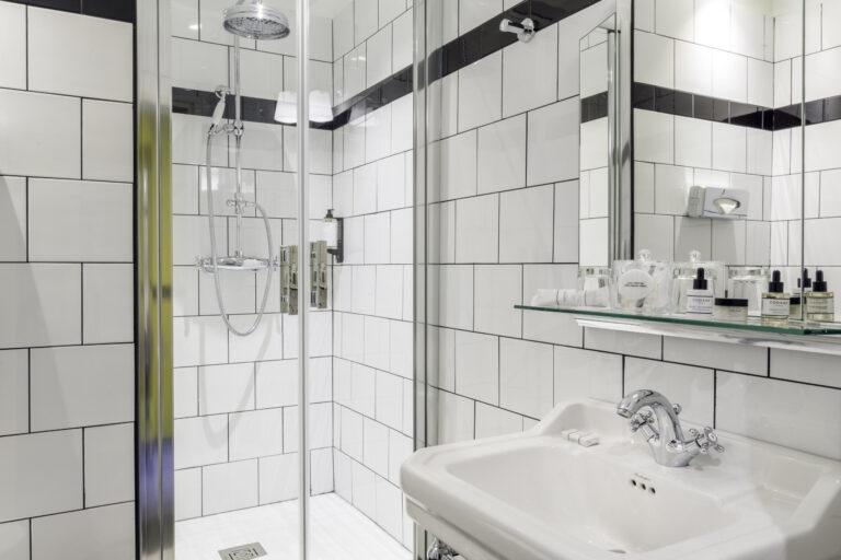 Chambre-Classique-26-SDB-scaled-1.jpg