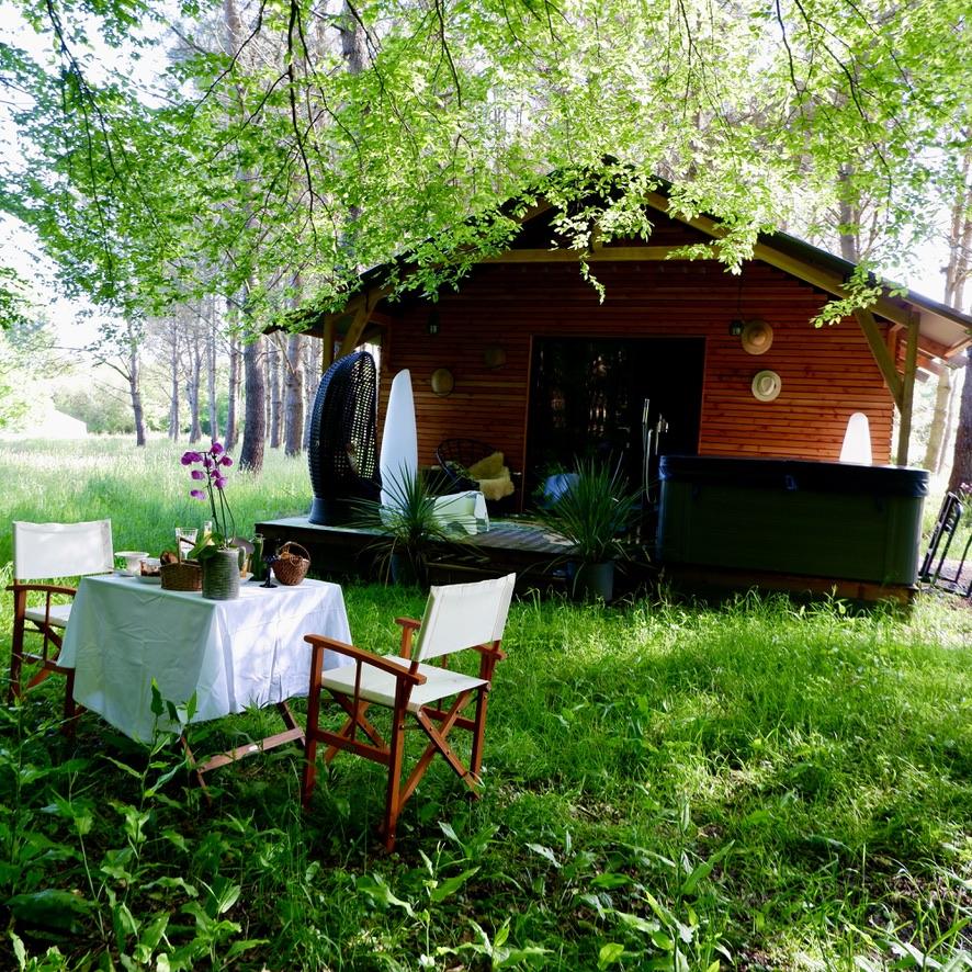 lost-in-sensations_Lodge-OOA-dejeuner-sur-lherbe2.jpg