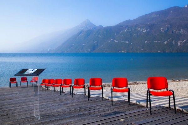 photo_congres_fauteuils_lac-600x400-1.jpg
