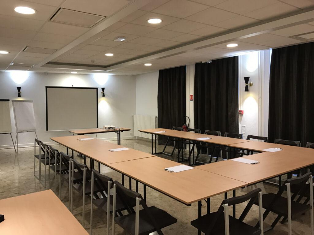 Salle-de-Reunion-de-70m²-scaled-1.jpg
