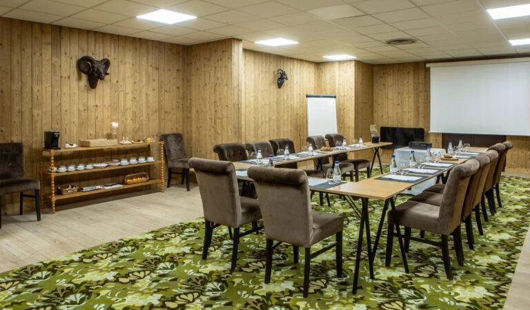 alpes-hotel-pralong-1lieu1salle-meetings.jpg