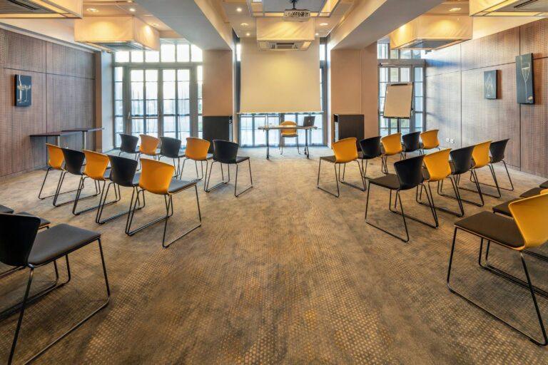 bw-colbert-chateauroux-1lieu1salle-meeting.jpg