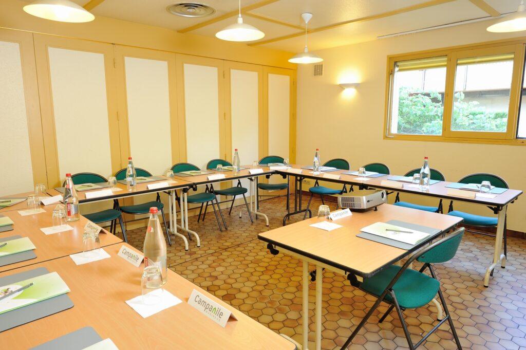 campanile-cholet-1lieu1salle-seminaire.jpg