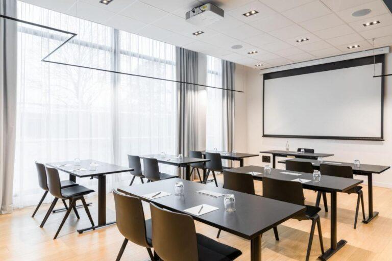 courtyard-paris-creteil-1lieu1salle-conference.jpg