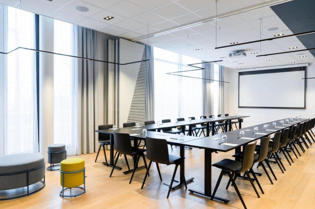 courtyard-paris-creteil-1lieu1salle-reunions.jpg