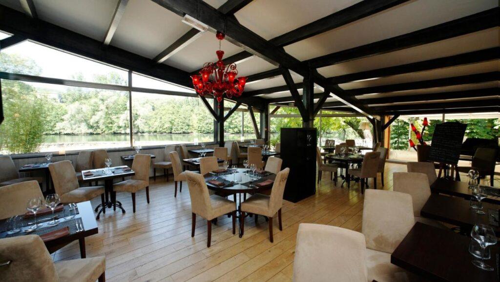 hotel-lac-foix-1lieu1salle-reunion.jpg