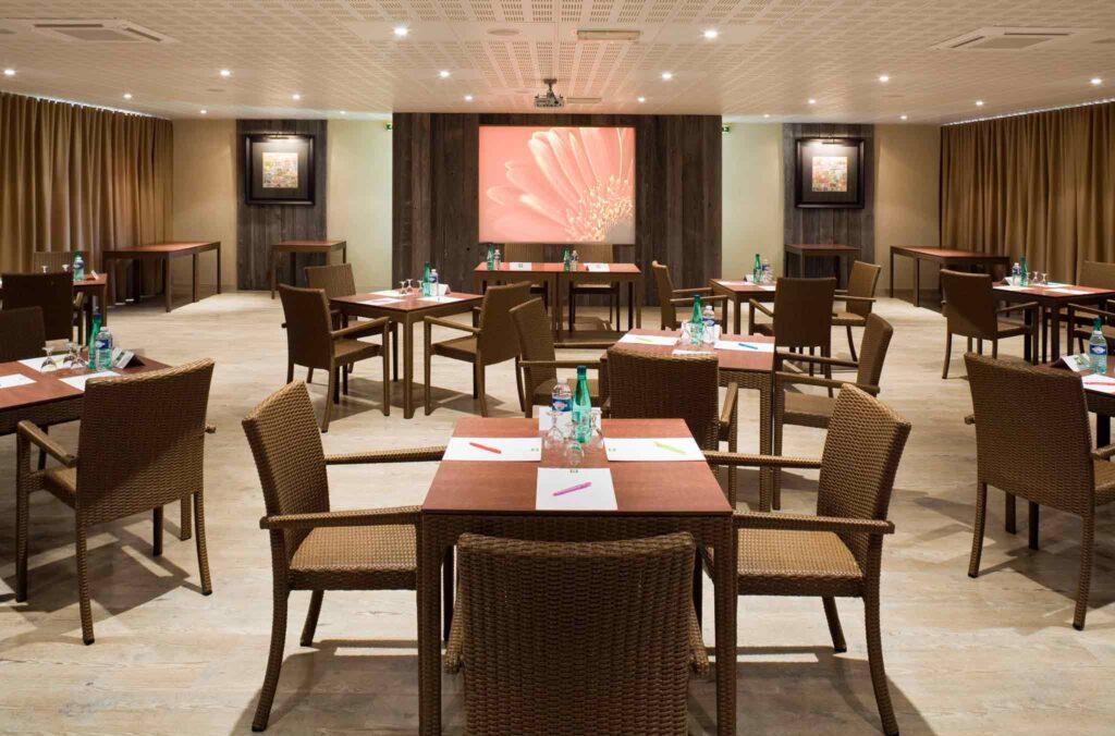 ibis-styles-cholet-1lieu1salle-conference.jpg