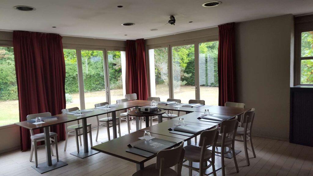 kyriad-chantilly-1lieu1salle-reunion.jpg