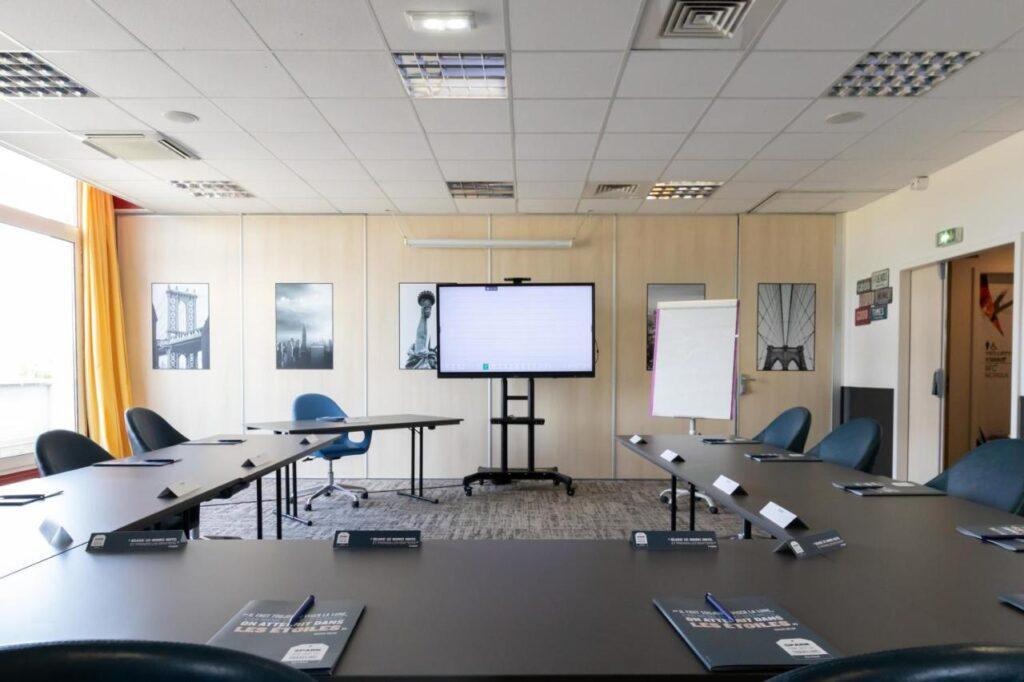 kyriad-chartres-1lieu1salle-meetings.jpg