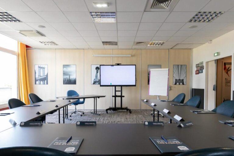 kyriad-chartres-1lieu1salle-meetings.jpg