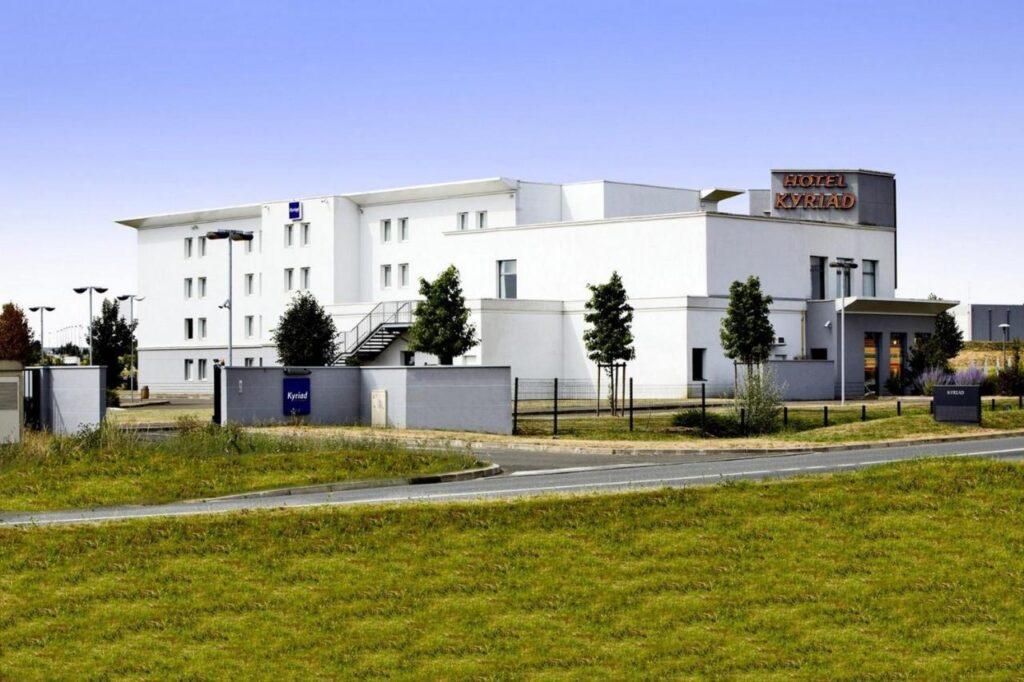 kyriad-chartres-1lieu1salle-seminaire.jpg
