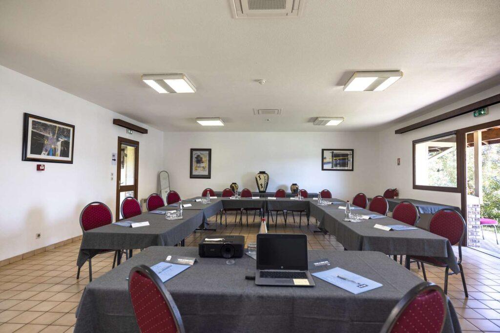 kyriad-chateauroux-1lieu1salle-seminaire.jpg
