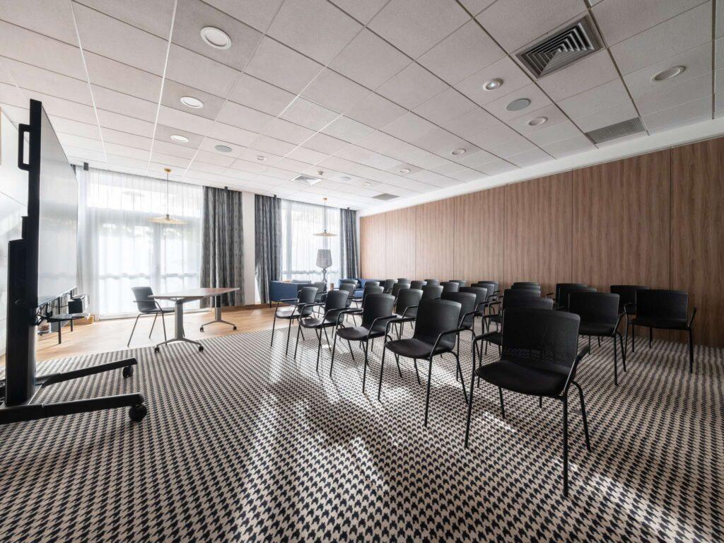 novotel-chartres-1lieu1salle-congres.jpg