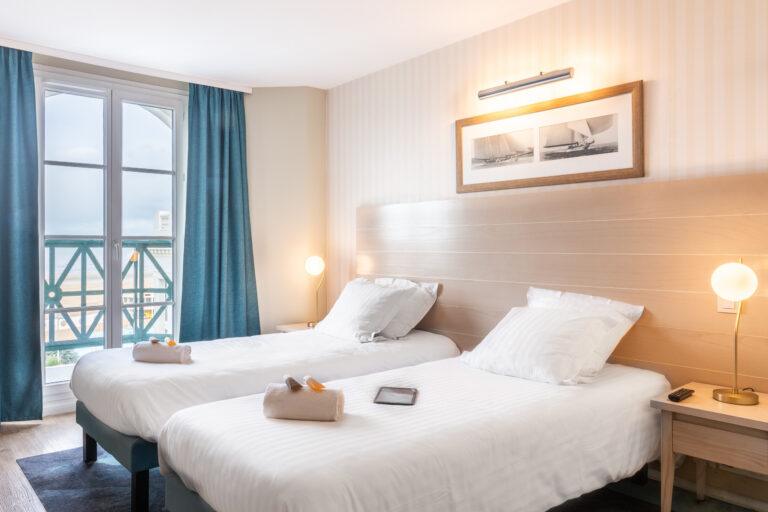 Chambre-Vue-Mer-Twin-Beach-Hotel-Trouville@BABXIII-7297-Copie-scaled-1.jpg