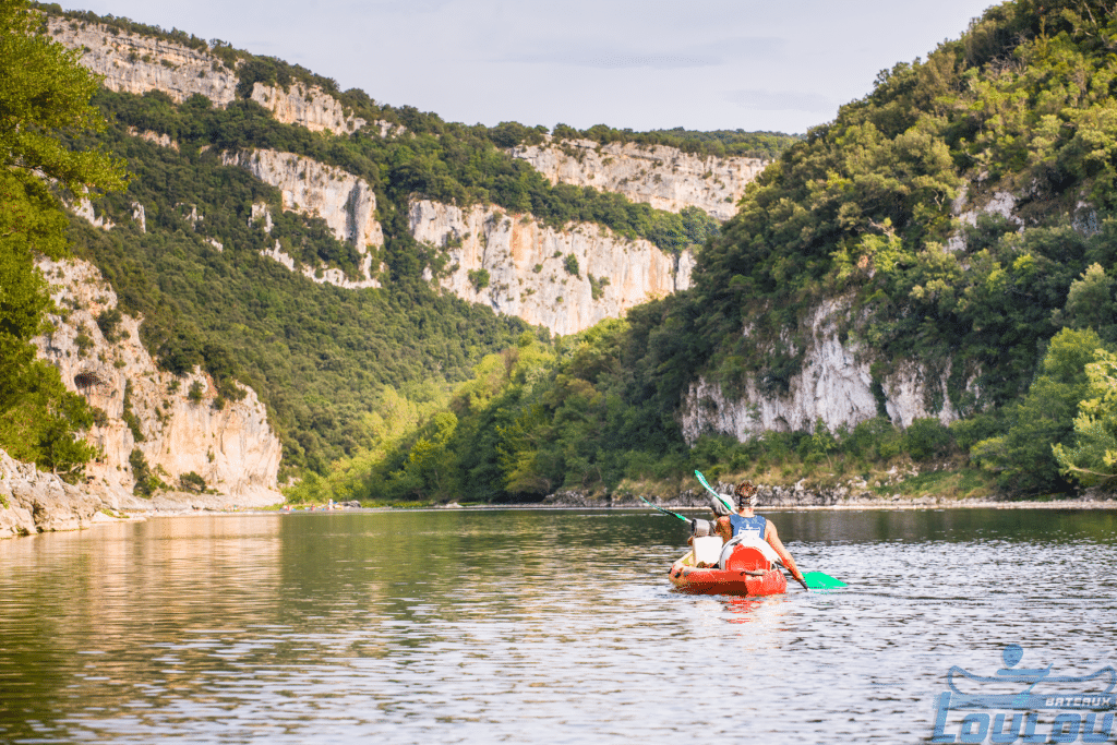 Descente-de-lArdeche-Loulou-bateaux.png