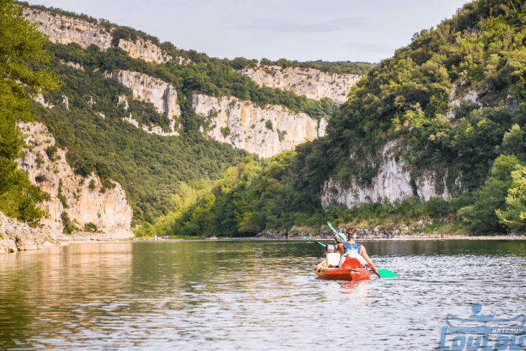 Descente-de-lArdeche-Loulou-bateaux.png