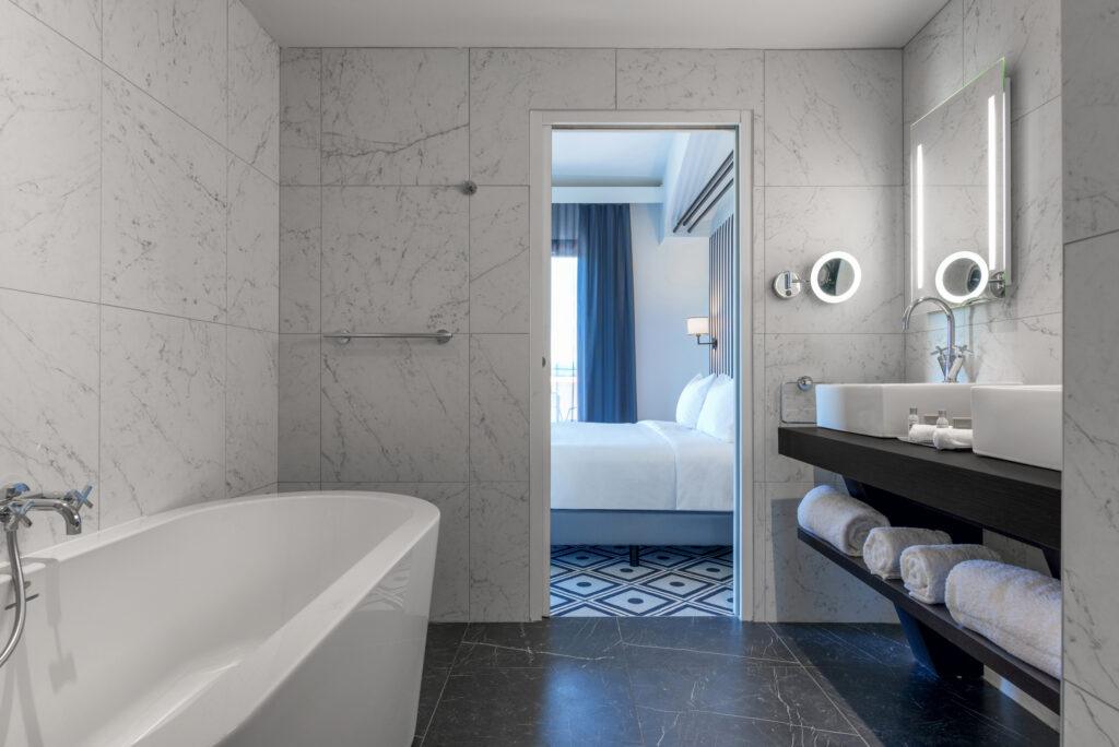 King-One-Bedroom-Suite-Bathroom-scaled-1.jpg