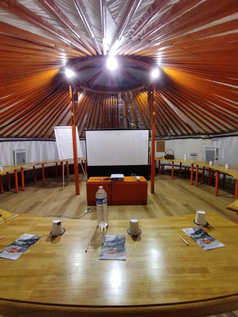 Seminaire-salle-Mongole-scaled-1.jpg