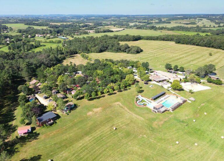 Camping-Dordogne-piscine-parc-aquatique.jpg