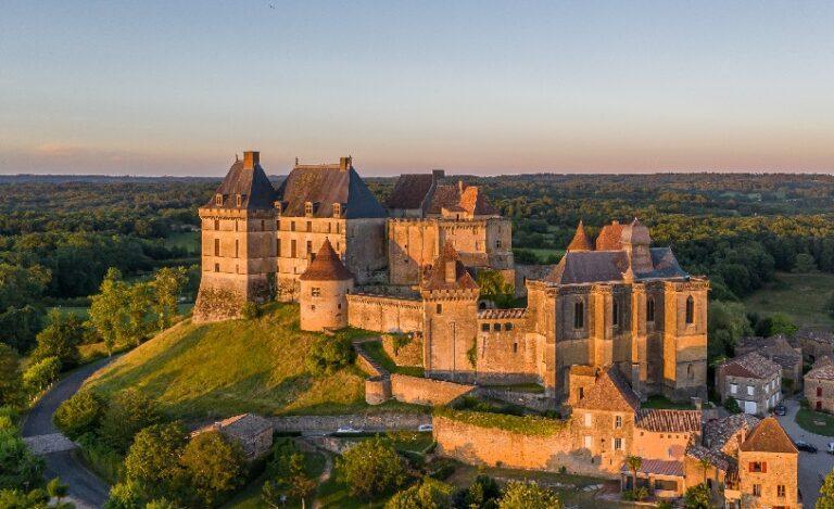 PHOTO-DU-CHATEAU-DE-BIRON.jpg