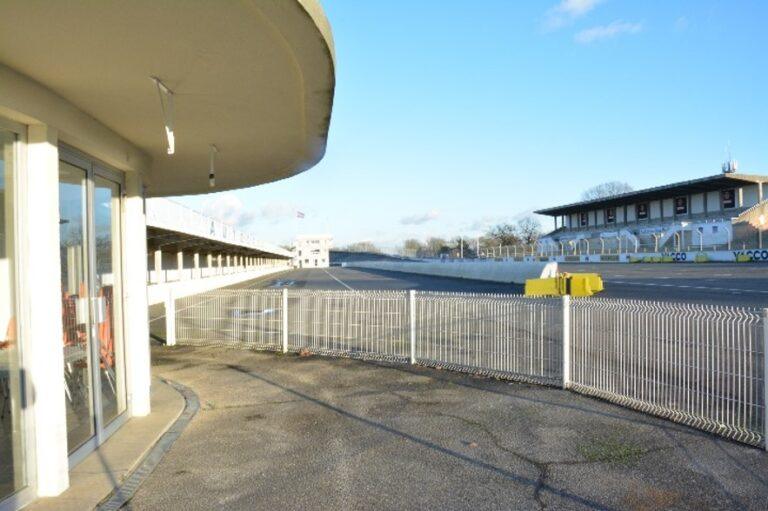Pitlane.jpg