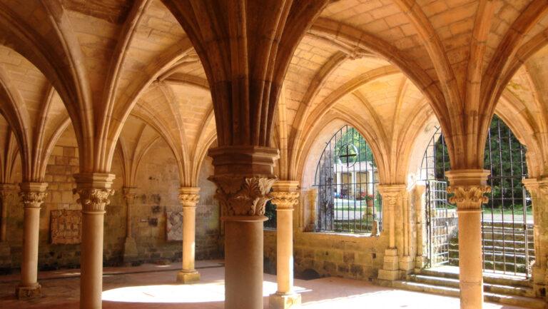 Abbaye-de-Fontdouce-Salle-capitulaire-scaled-1.jpg