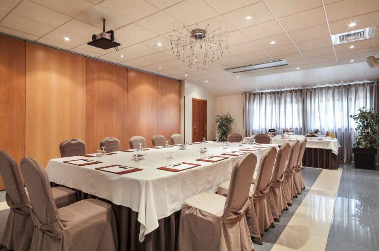 acta-arthotel-1lieu1salle-meeting.jpg