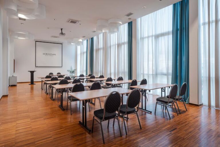 eurostars-queen-montenegro-1lieu1salle-meetings.jpg