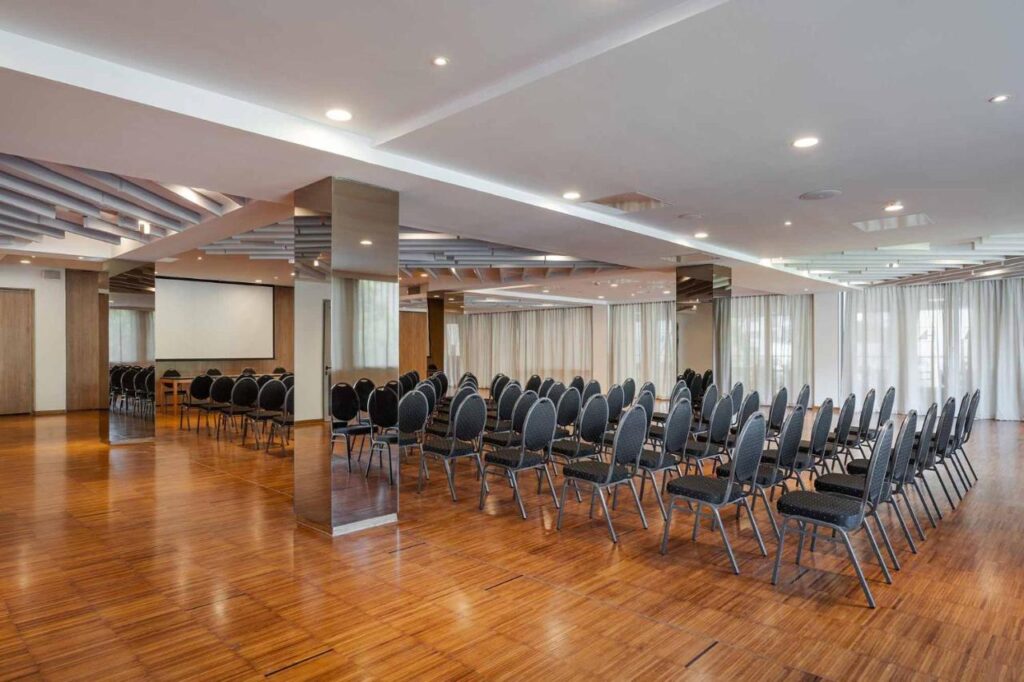 eurostars-queen-montenegro-1lieu1salle-seminaires.jpg