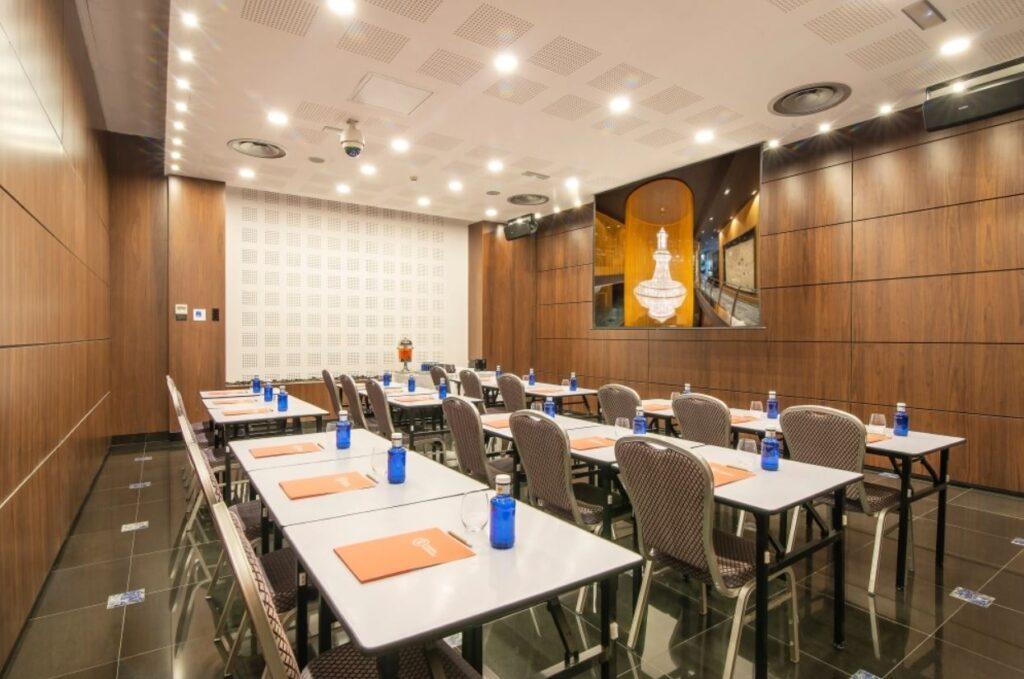 hotel-starc-andorre-1lieu1salle-meetings.jpg