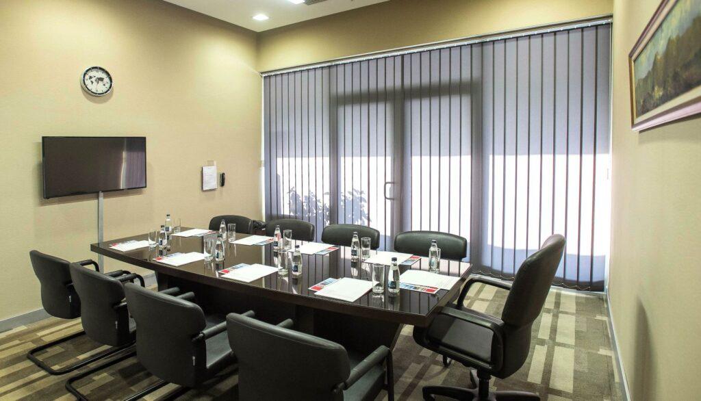 ramada-podgorica-1lieu1salle-meeting.jpg
