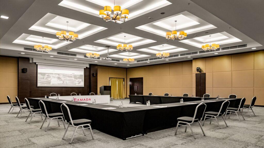 ramada-podgorica-1lieu1salle-meetings.jpg