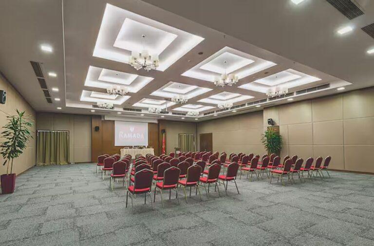 ramada-podgorica-1lieu1salle-seminaires.jpg