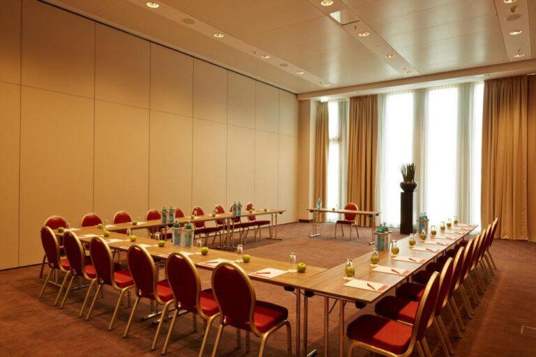 h4-munchen-messe-1lieu1salle-congres.jpg