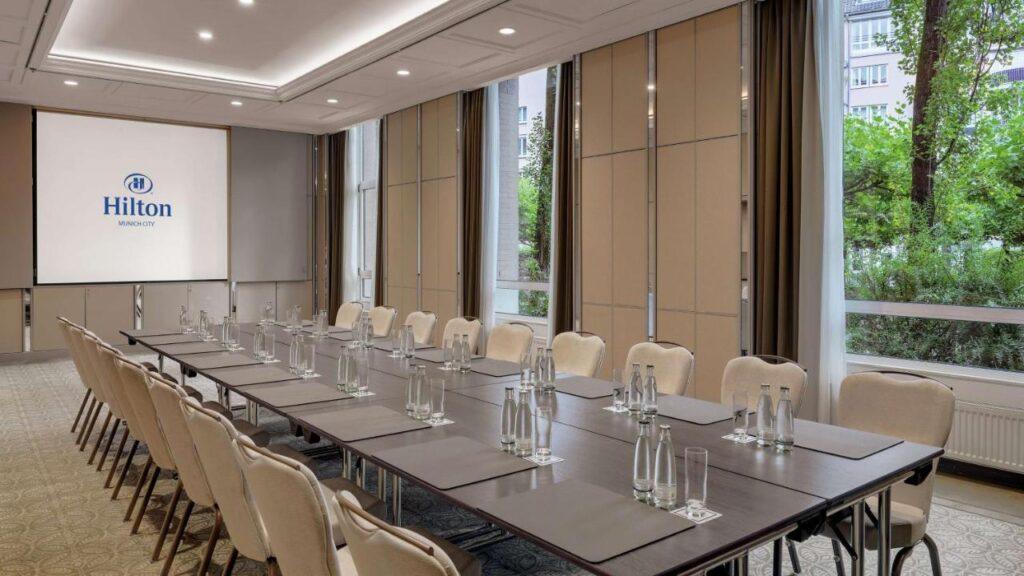 hilton-munich-city-1lieu1salle-reunions.jpg