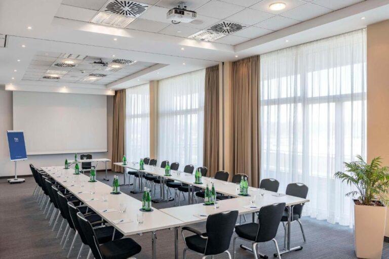 nh-hambourg-horner-rennbahn-1lieu1salle-meeting.jpg