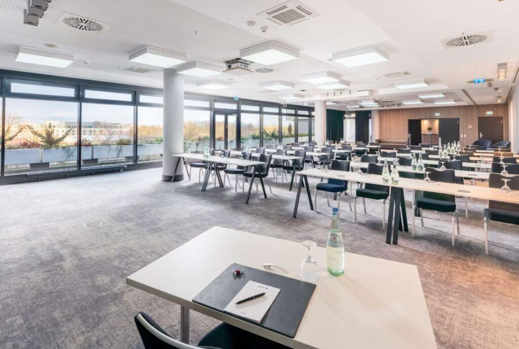 radisson-blu-hambourg-1lieu1salle-seminaire.jpg