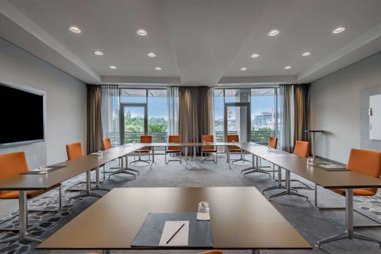 radisson-blu-hambourg-airport-1lieu1salle-congres.jpg