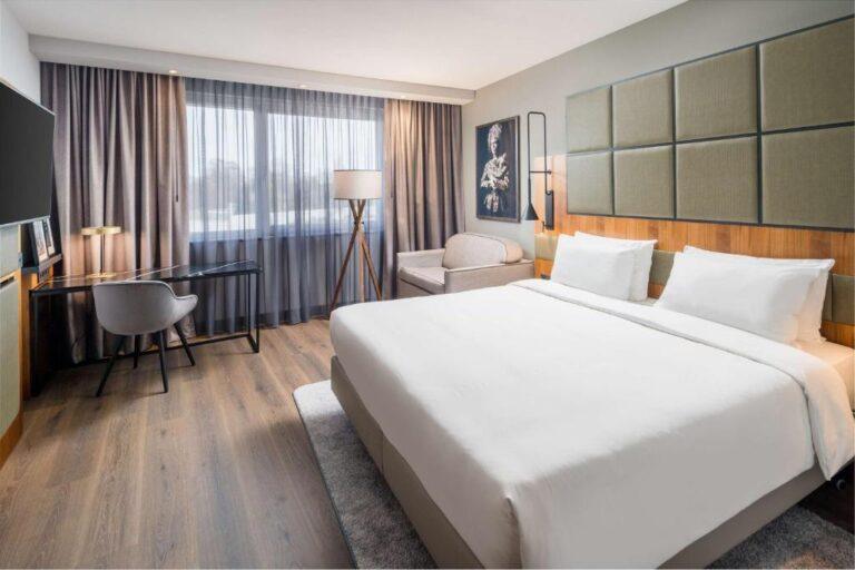 radisson-blu-hambourg-airport-1lieu1salle-meeting.jpg
