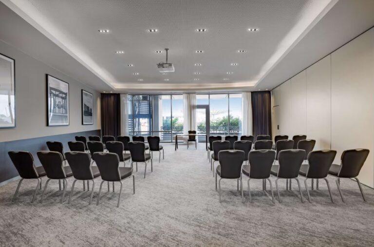 radisson-blu-hambourg-airport-1lieu1salle-meetings.jpg