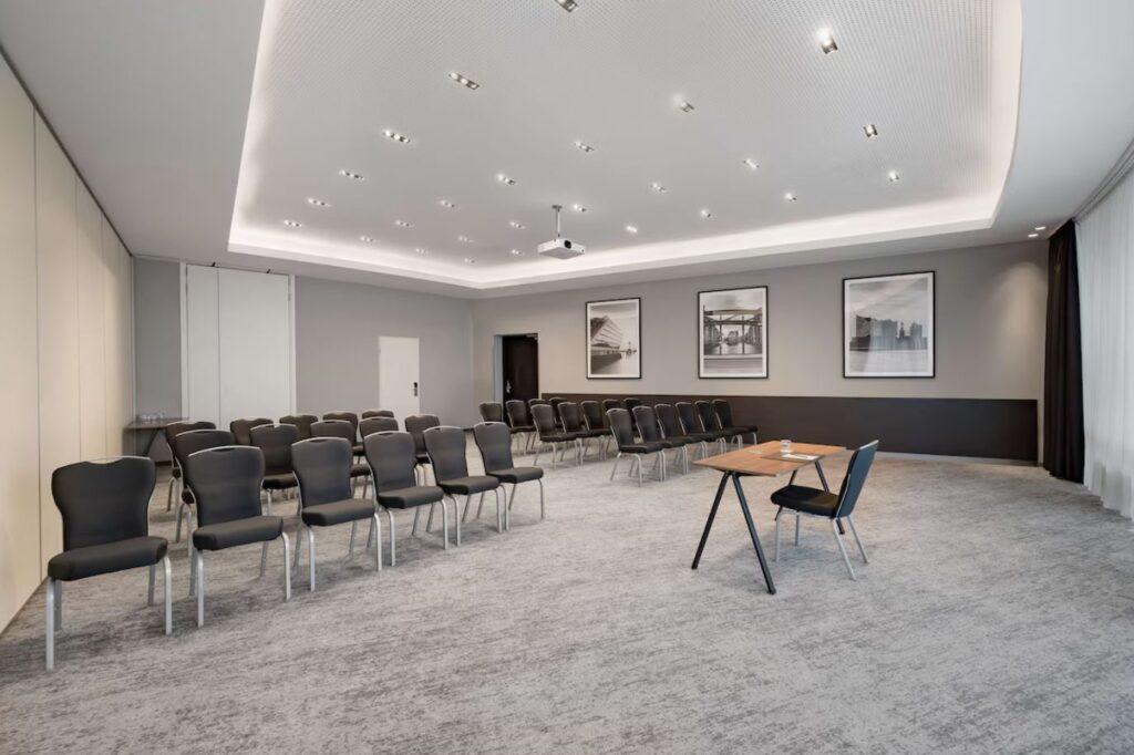 radisson-blu-hambourg-airport-1lieu1salle-reunions.jpg