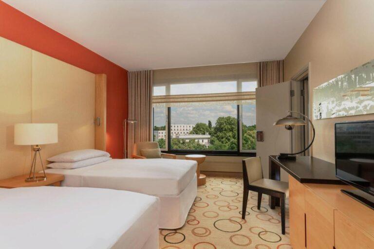 sheraton-berlin-esplanade-1lieu1salle-reunion.jpg