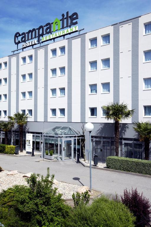 FACADE-HOTEL.jpg