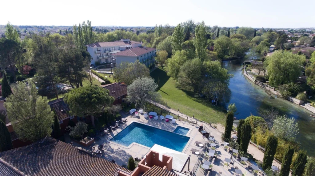 domaine-de-la-petite-isle-vue-du-ciel.webp