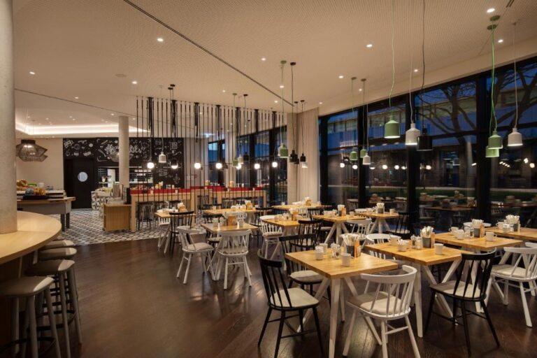 holiday-inn-hambourg-nord-1lieu1salle-seminaire.jpg