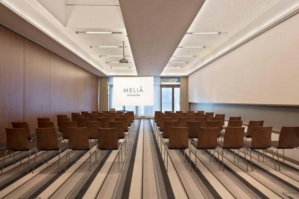 melia-dusseldorf-1lieu1salle-meeting.jpg