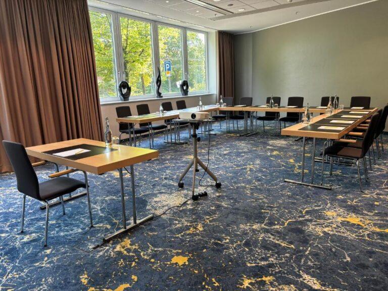 voco-dusseldorf-1lieu1salle-meeting.jpg